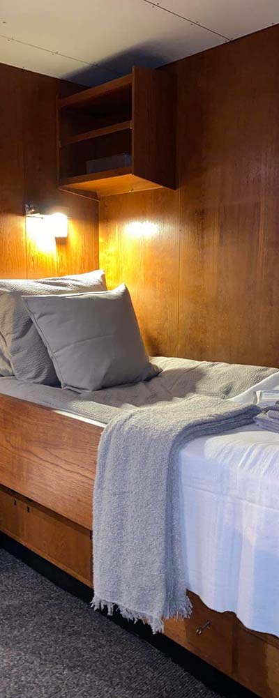 Made bed suite 400x1000