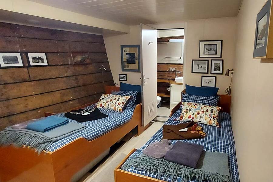 Togo cabin A 900x600