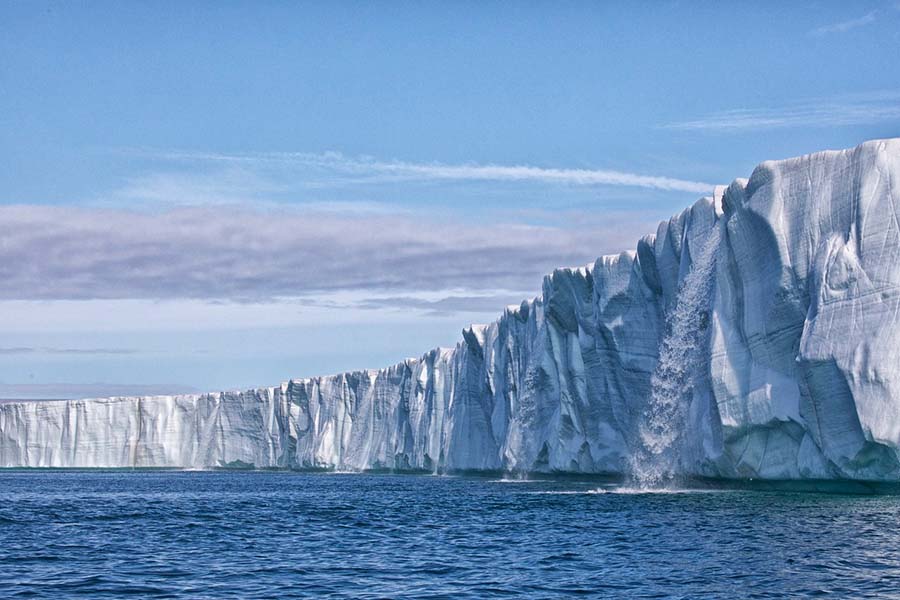 Togo icebergs waterfall 900x600