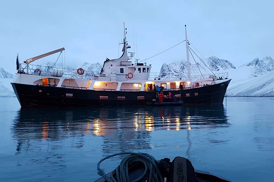 Togo starboard in icy fjord 900x600